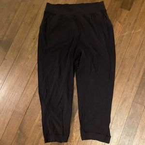 Lululemon high waisted yoga cropped pants